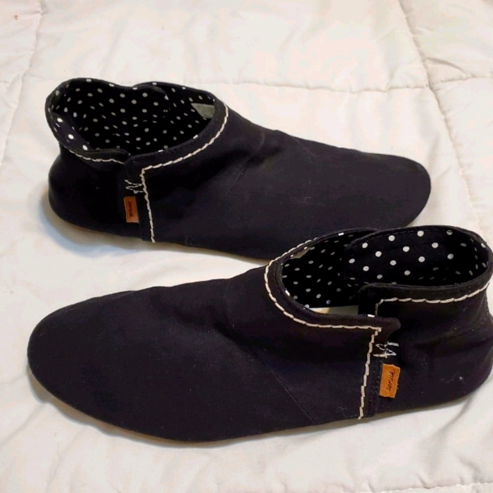 SANUK Womens Black Canvas Slip-on Shoes